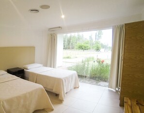 Design Apartment, 4 Bedrooms | Blackout drapes, free WiFi, bed sheets