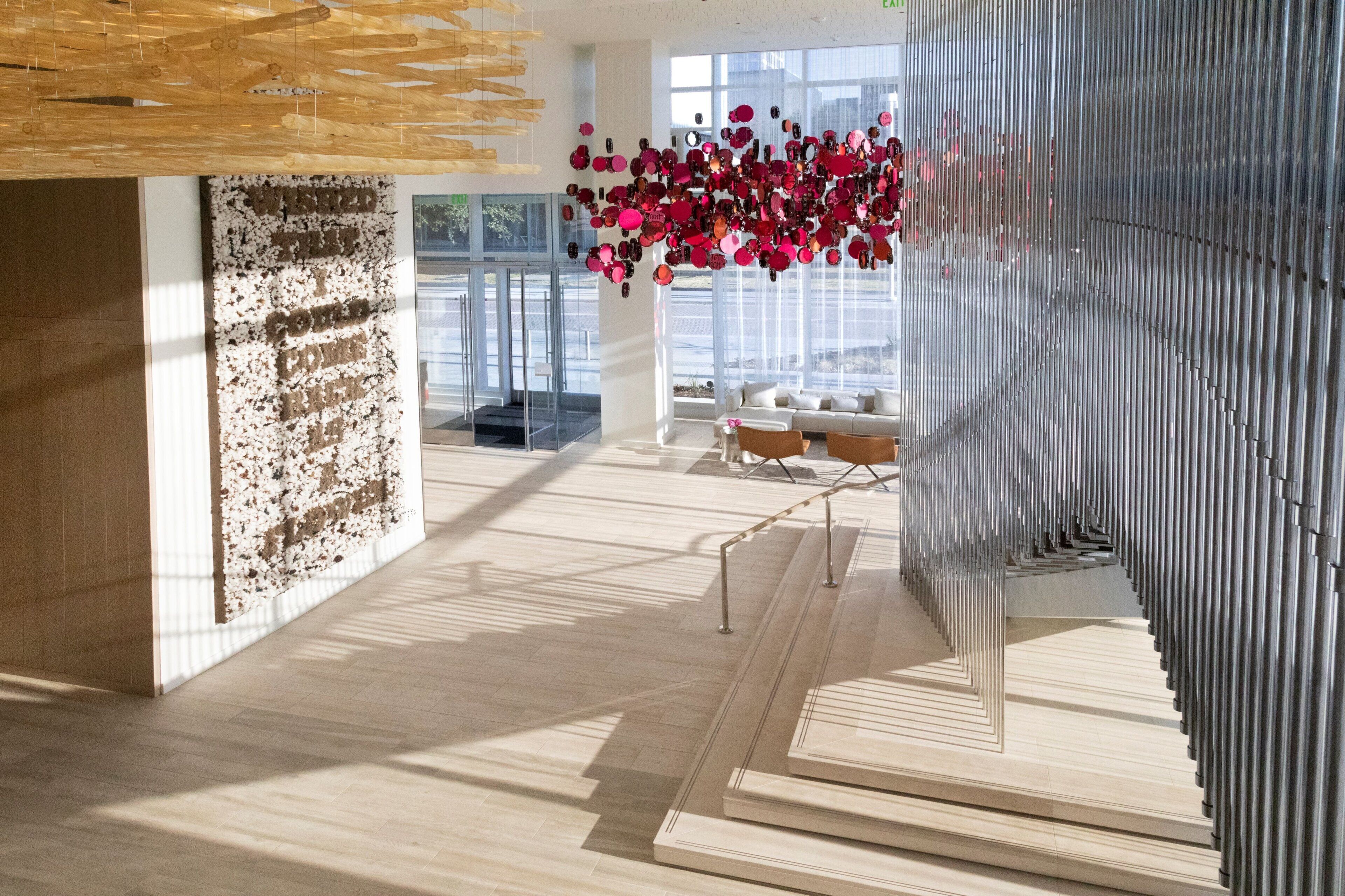 Lobby-lounge