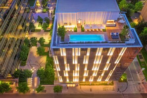 Garden - HALL Arts Hotel Dallas, Curio Collection by Hilton (Dallas)