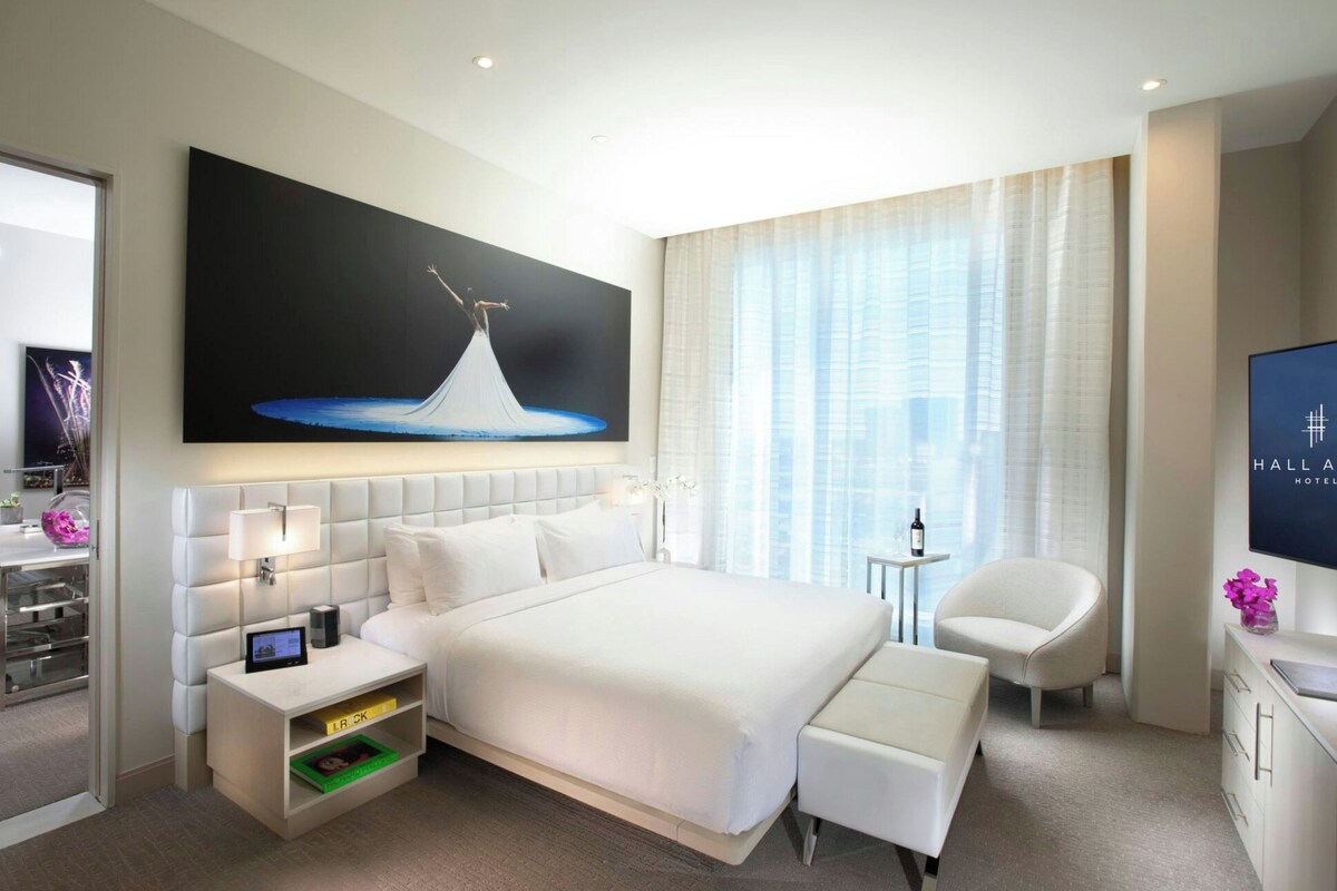 Junior Suite, 1 King Bed, City View
