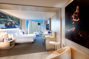 HALL PREMIUM 1 KING BED | Frette Italian sheets, premium bedding, in-room safe - HALL Arts Hotel, Dallas, Autograph Collection (Dallas)