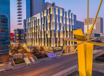 HALL Arts Hotel Dallas, Curio Collection by Hilton