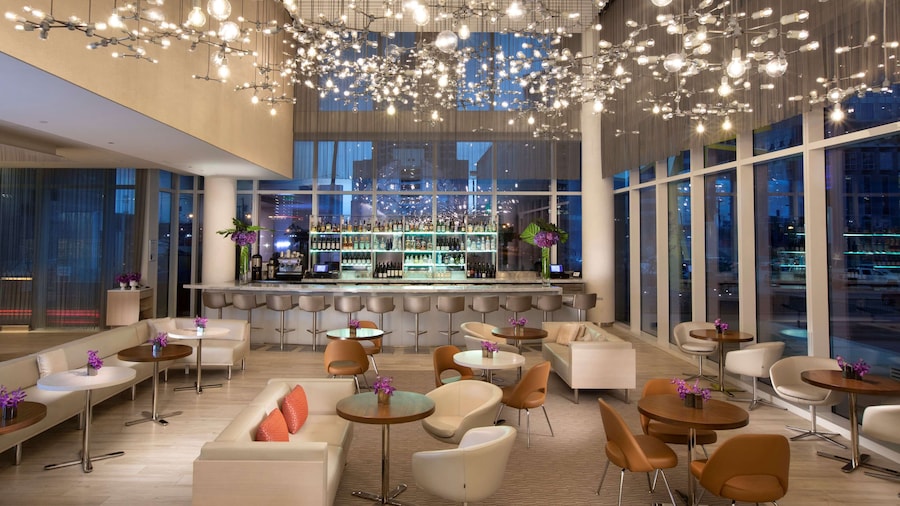 HALL Arts Hotel Dallas, Curio Collection by Hilton