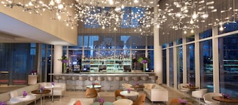 HALL Arts Hotel Dallas, Curio Collection by Hilton