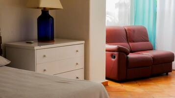 2 chambres, fer et planche Ă repasser, Wi-Fi gratuit, draps fournis