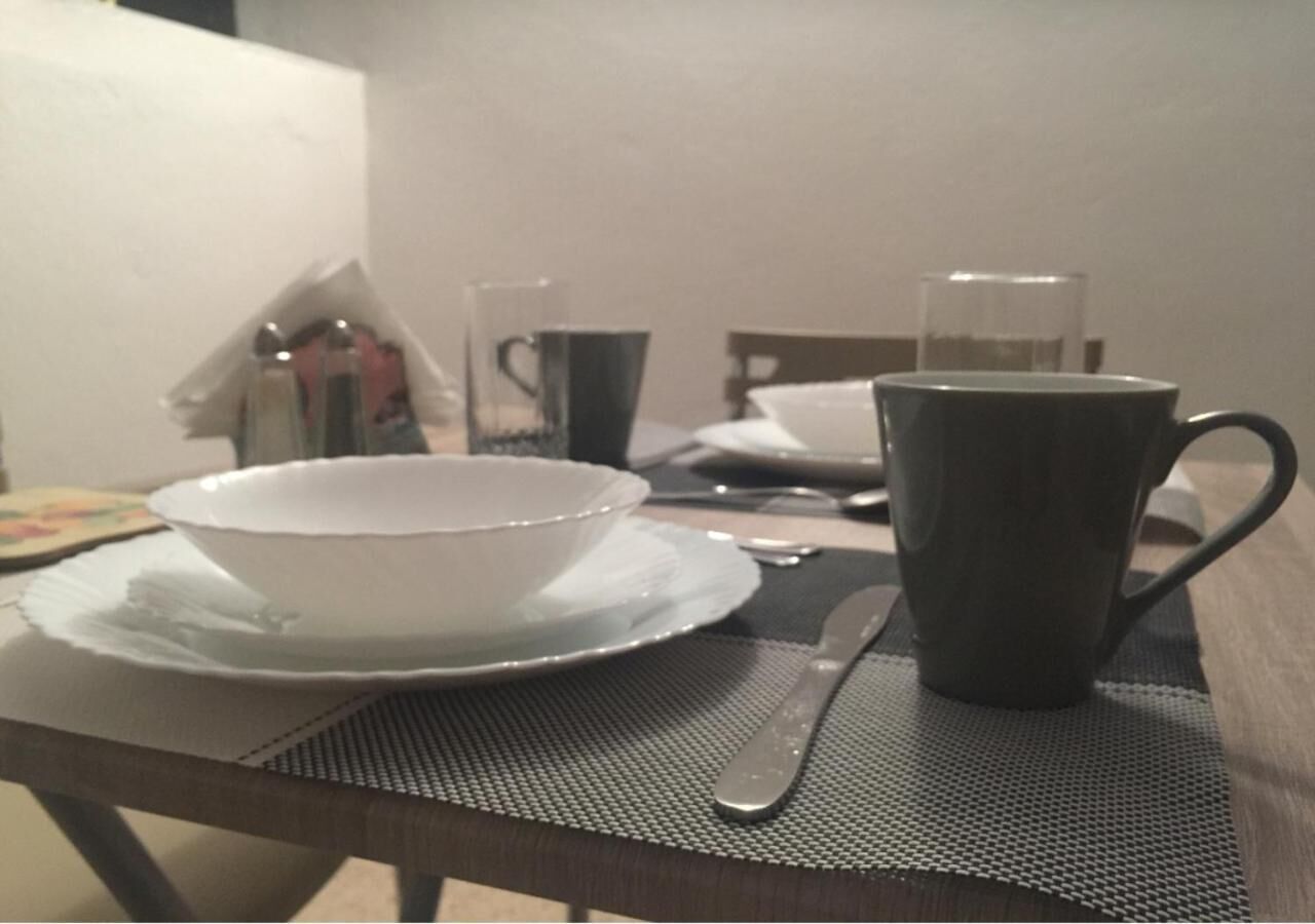 full-sized fridge, microwave, oven, stovetop