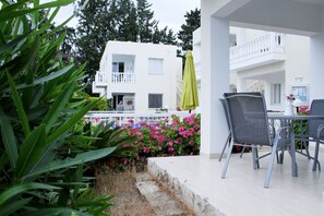 Basic-Apartment, 2 Schlafzimmer, Erdgeschoss | Terrasse/Patio