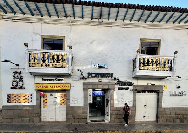 Experience the charm of IJIARI, a traditional building housing a Korean restaurant on the ground floor, with a balcony and ornate metal railings above.