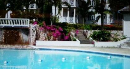 Beautiful Columbus Heights apartment