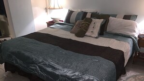 2 bedrooms, iron/ironing board, internet, bed sheets - Beautiful Columbus Heights apartment  (Ocho Rios)