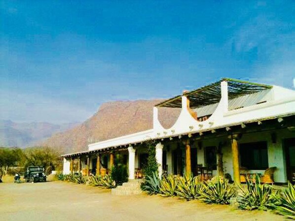 Mặt tiền nơi lưu trú