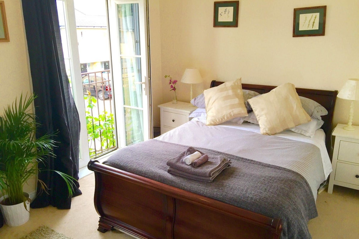 Camera tripla | Con stile personalizzato, con arredamento individuale, tende oscuranti