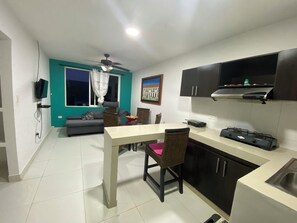 Standard Apartment, Multiple Beds, Garden View | Private kitchen