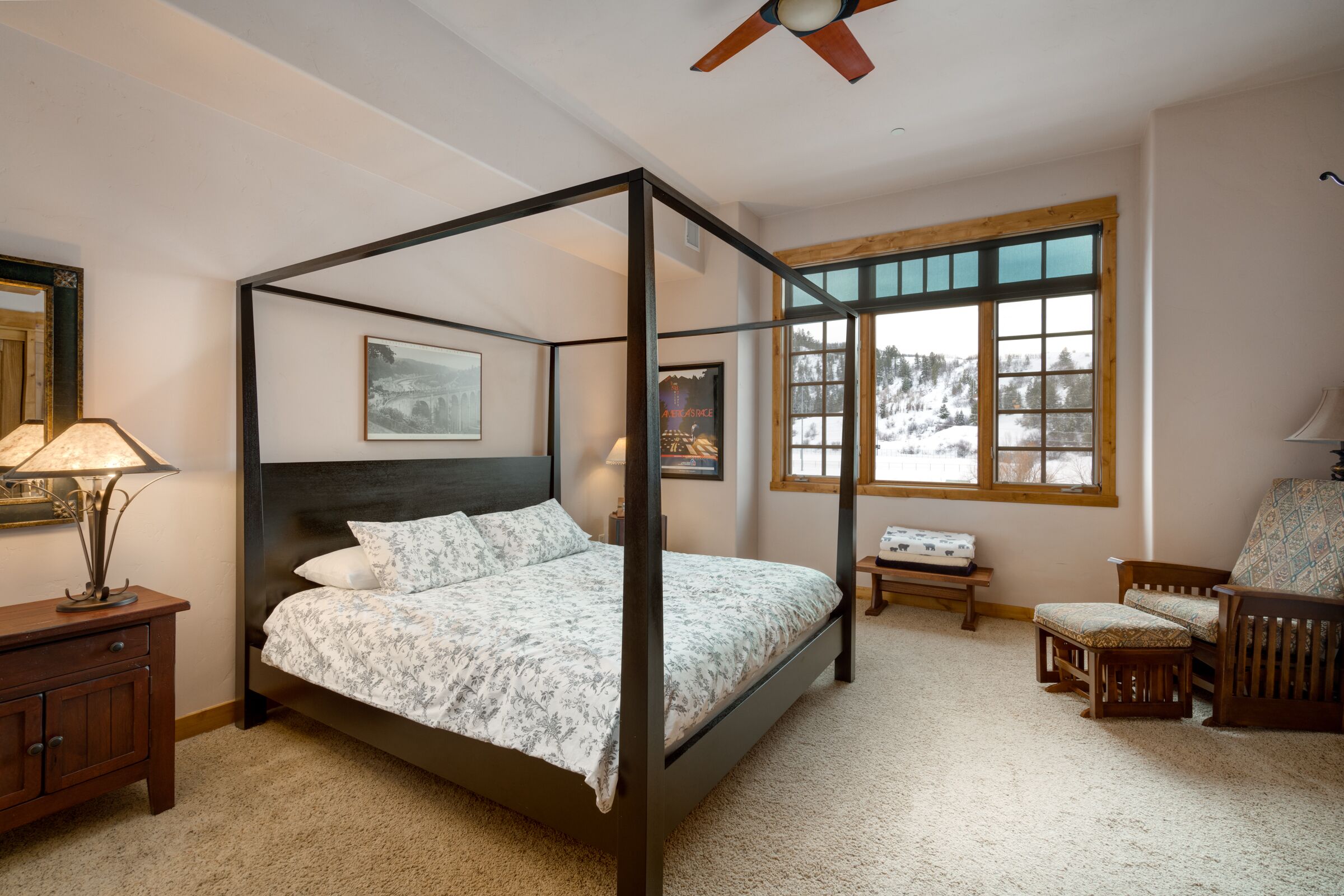 2 bedrooms, desk, iron/ironing board, WiFi