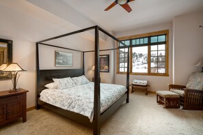 2 bedrooms, desk, iron/ironing board, WiFi