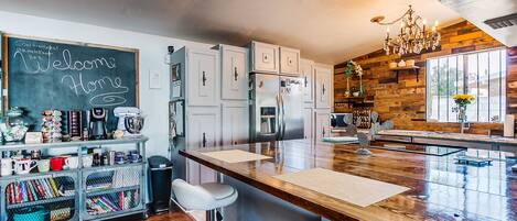 Frigorífic, microones, forn i placa de cuina