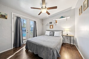 4 dormitoris, planxa i posts de planxar, wifi gratuïta i roba de llit 