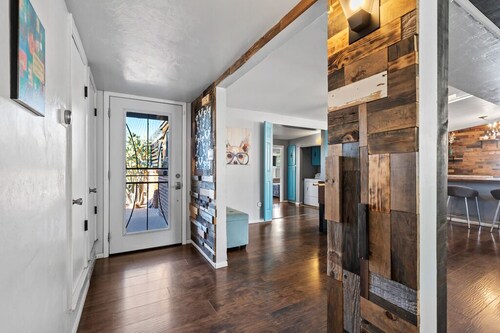 Katso enää! Uusi täysin remontoitu uima-allas!