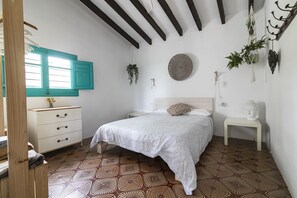 3 bedrooms, iron/ironing board, travel cot, free WiFi