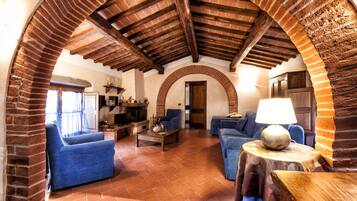 TV, fireplace, offices