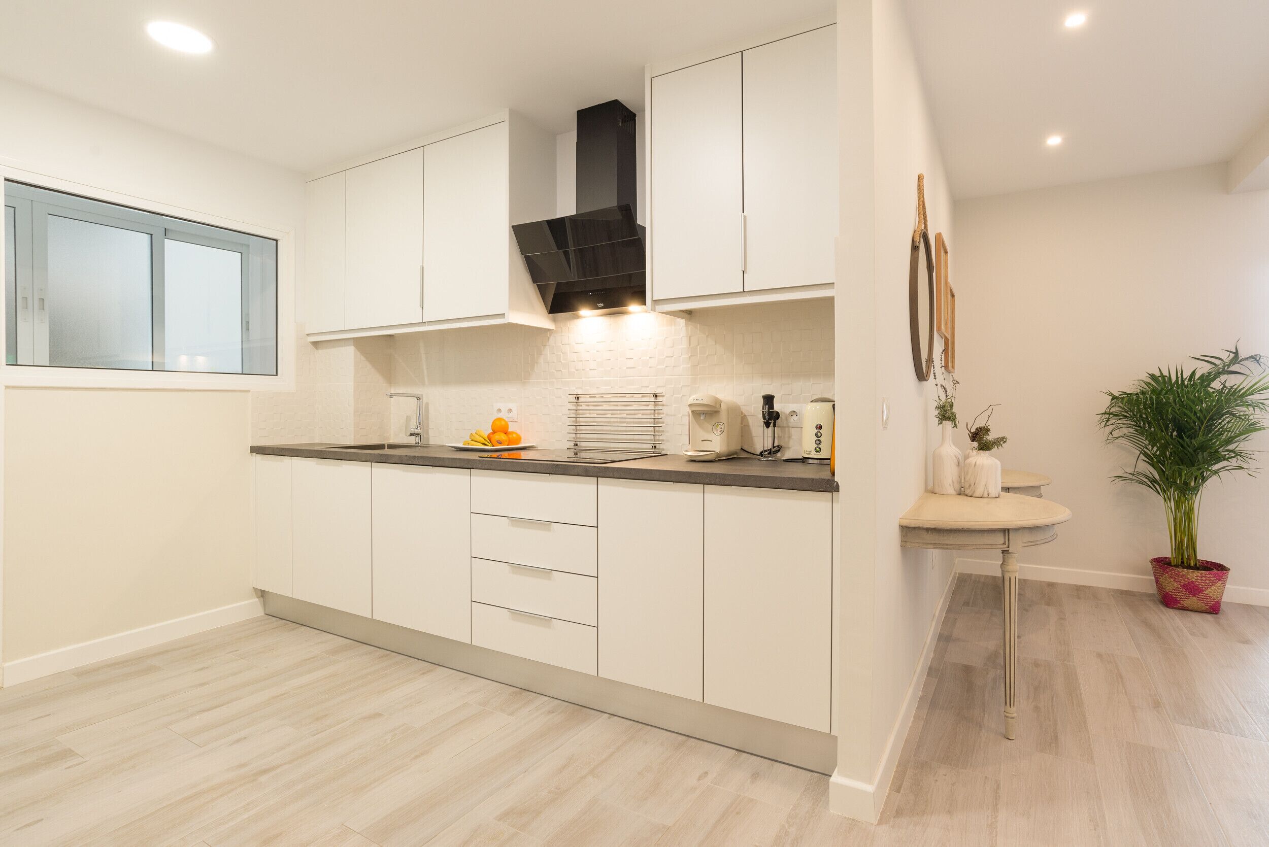 Fridge, microwave, oven, coffee/tea maker