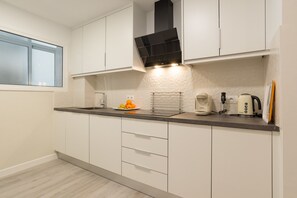 Refrigerador, microondas, horno y lavavajillas 