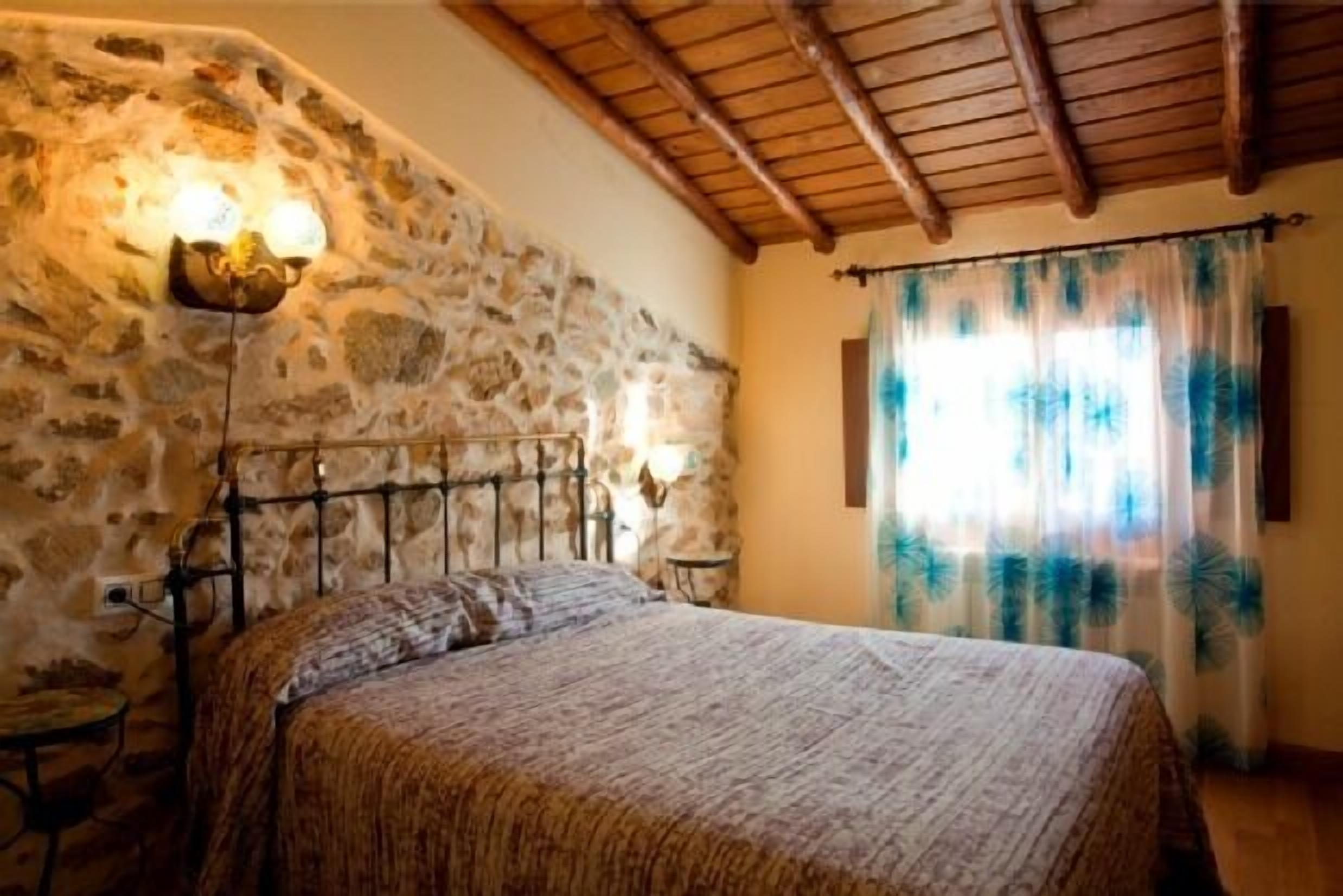 5 habitaciones, escritorio, tabla de planchar con plancha y wifi gratis 