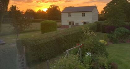 Pear Tree Cottage. 2-bedroomed cottage. Short breaks welcome. Free Wifi