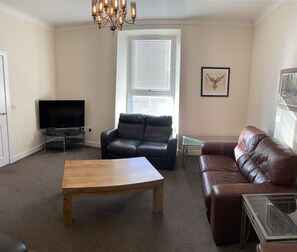 Smart TV, DVD player, video library - North Guildry Town House (Elgin)