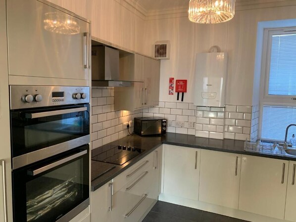 Fridge, microwave, oven, stovetop - North Guildry Town House (Elgin)