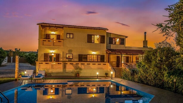 Pool - Beach at 100mt ★ Walk to Taverna & Grocery ★ Seaview ★ Private Pool (Maleme)