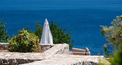 Villa Kandia 6 makuuhuonetta, joissa oma uima-allas ja upea merinäköala