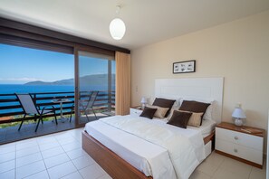 6 chambres, coffres-forts dans les chambres, fer et planche à repasser