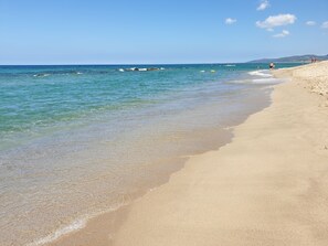 靠近海滩