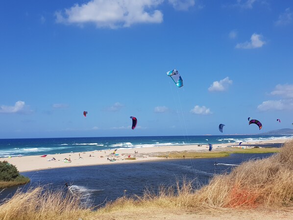 Una spiaggia nelle vicinanze