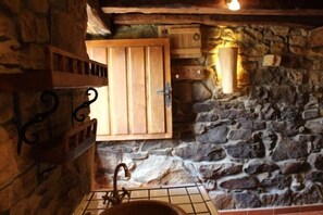 Interior - Cabin in the mountain (full rental) for 2/3 people. Pets allowed (Luena)
