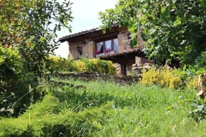Property grounds - Cabin in the mountain (full rental) for 2/3 people. Pets allowed (Luena)