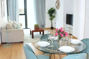 Dining - Albareda 1 - One Bedroom Apartment, Sleeps 4 (Sevilla)