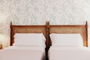 2 chambres, fer et planche Ă repasser, draps fournis