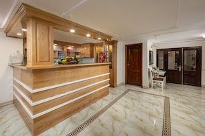 Reception - Trang Trang Boutique Hotel (Hanoi)
