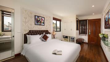 Executive Double Room, 1 King Bed, City View | Down comforters, minibar, in-room safe, individually decorated