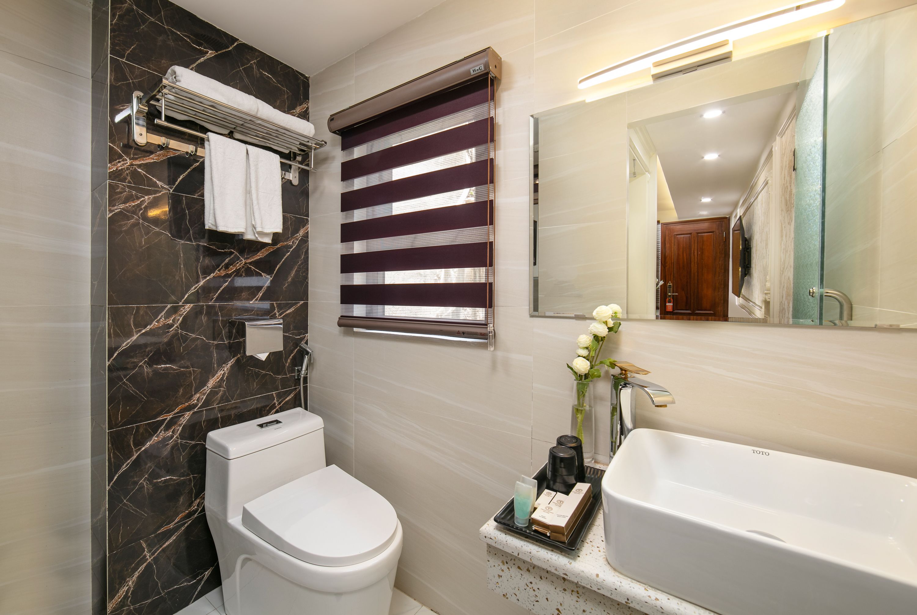 superior double room, 1 queen bed, non smoking | bathroom | shower, free toiletries, hair dryer, bathrobes