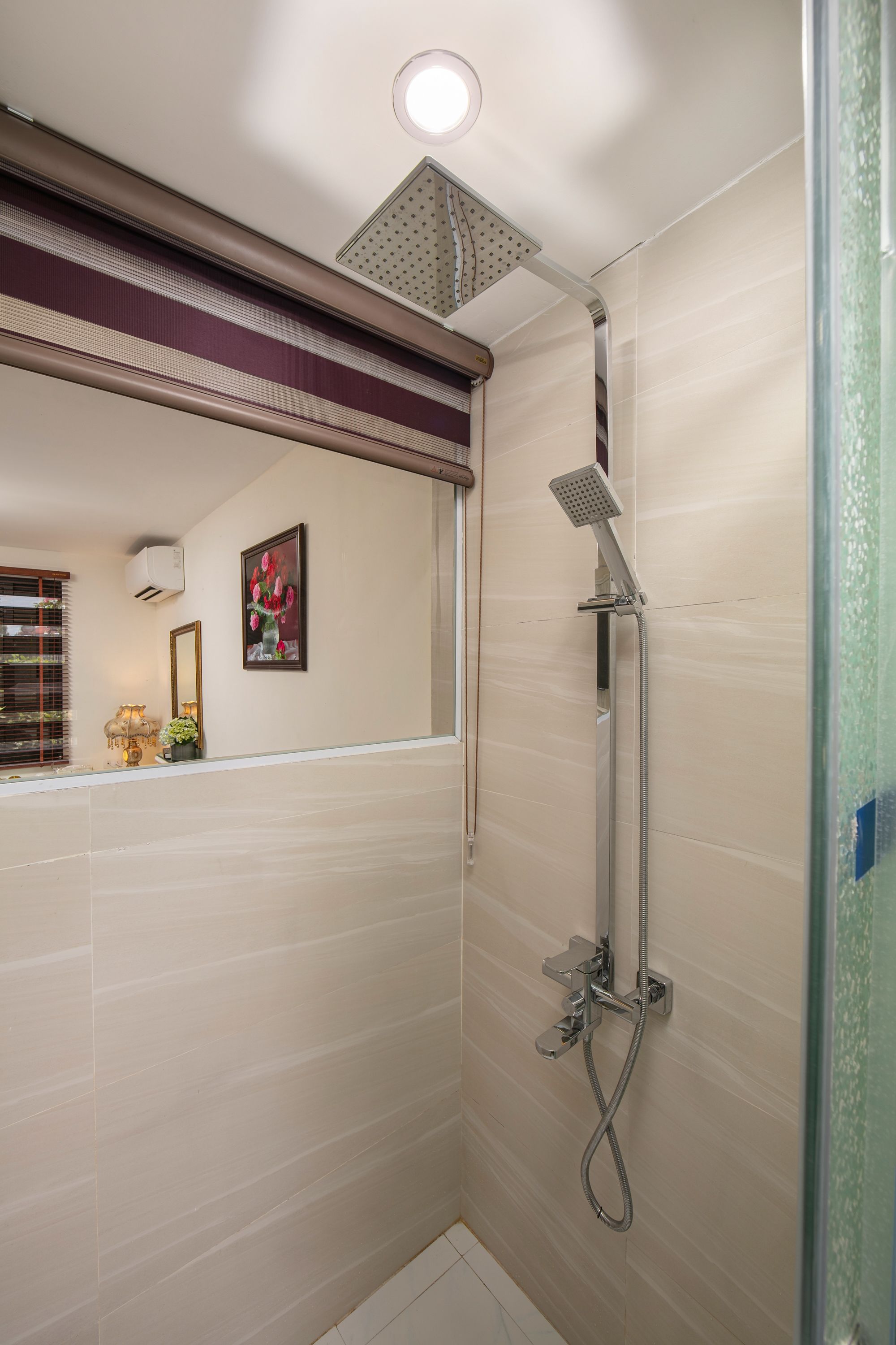 superior double room, 1 queen bed, non smoking | 1 bedroom, minibar, in-room safe, soundproofing