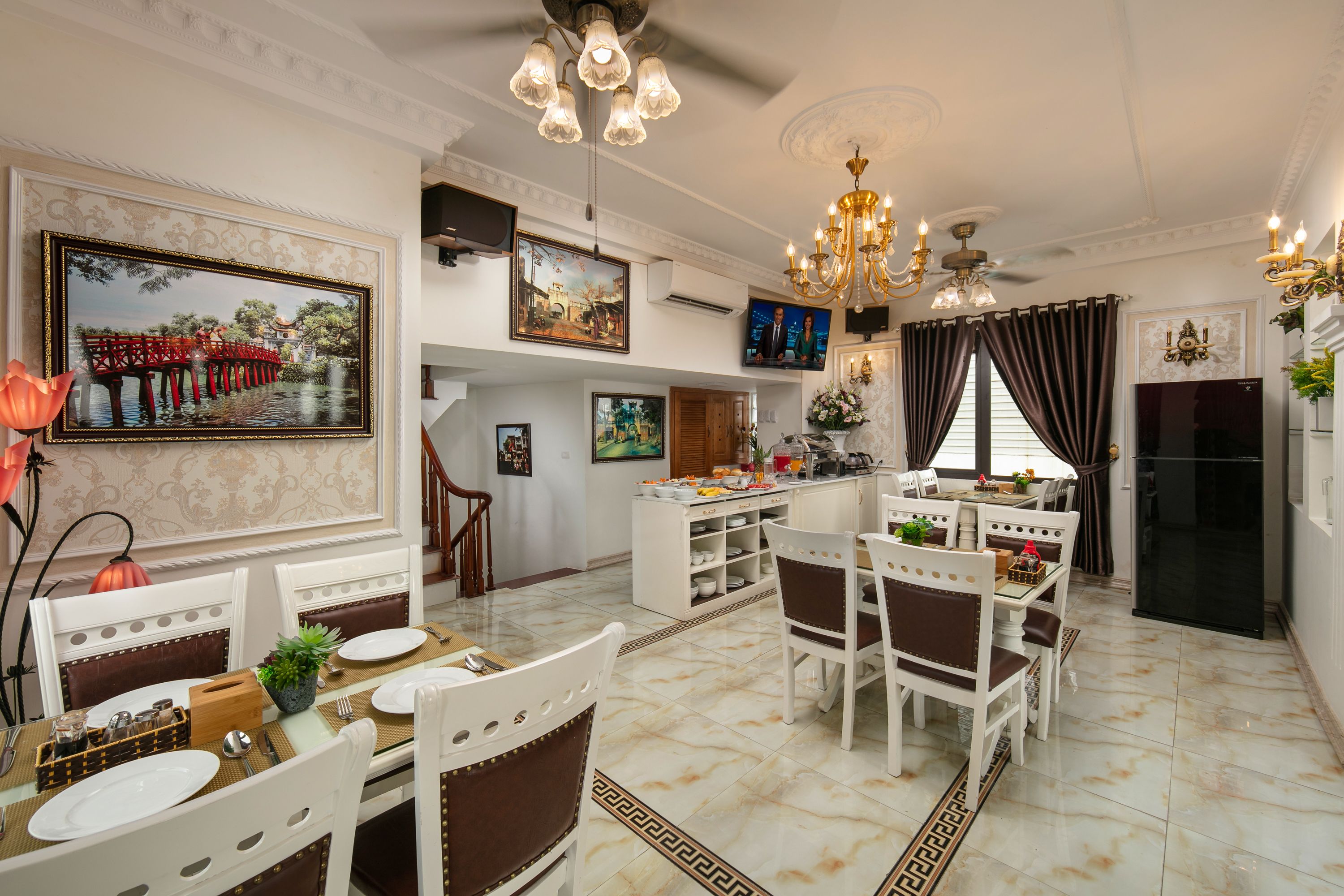 daily cooked-to-order breakfast (vnd 50000 per person)