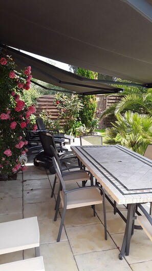 Outdoor dining - Quality service(performance) for this rent with swimming pool warmed without lived has saw(lived) (Sainte Helene)