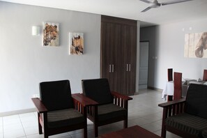Familienchalet, 2 Schlafzimmer | Zimmersafe, Schreibtisch, laptopgeeigneter Arbeitsplatz