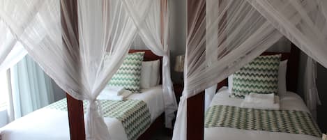 2 Schlafzimmer, Zimmersafe, Schreibtisch, laptopgeeigneter Arbeitsplatz
