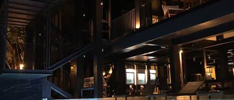 Télévision LCD de 55 pouces avec chaînes par câble