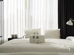 Standard Twin Room | In-room safe, desk, blackout curtains, free WiFi - POR Santitham (Chiang Mai)