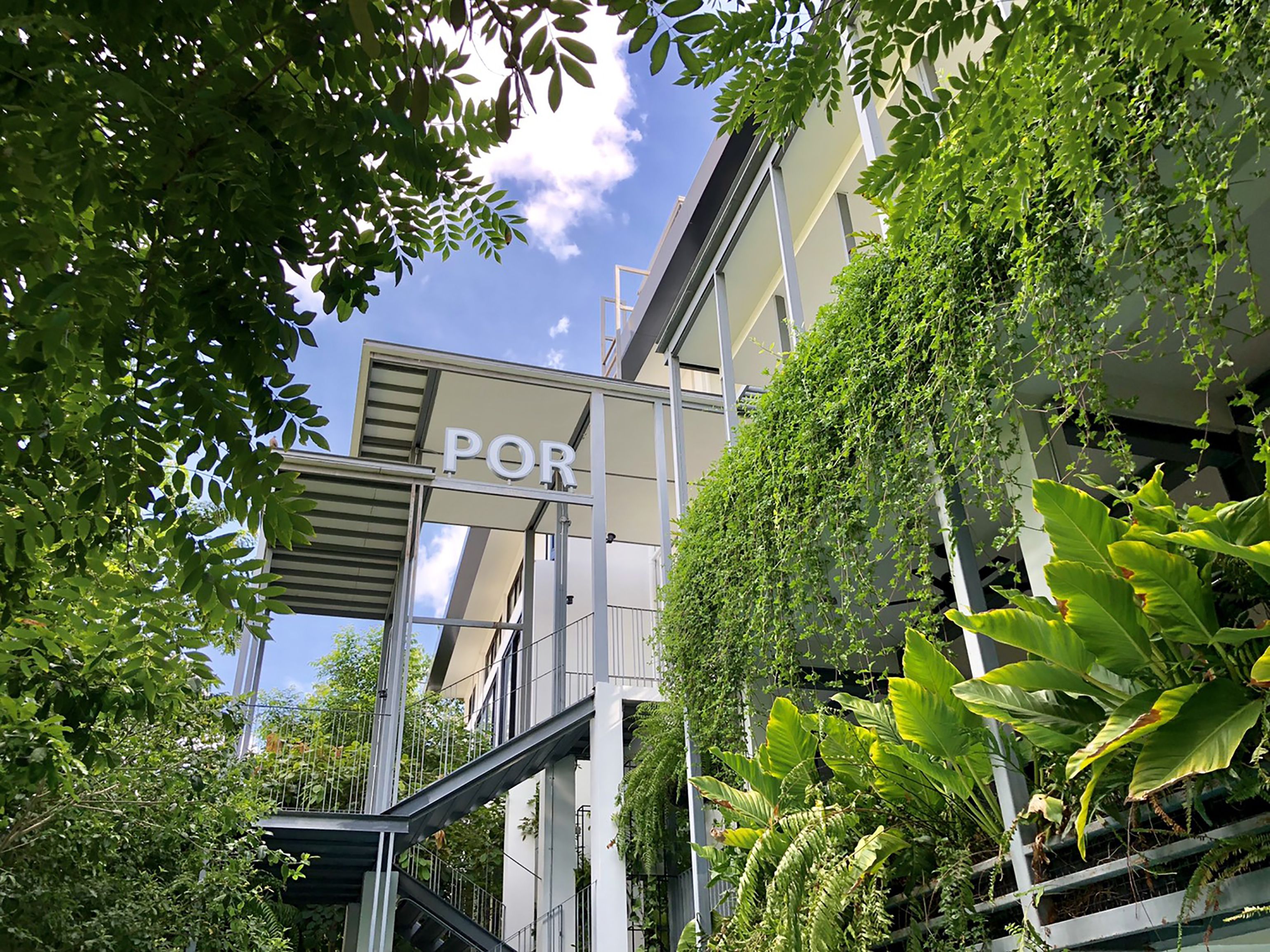 Foto - POR Santitham